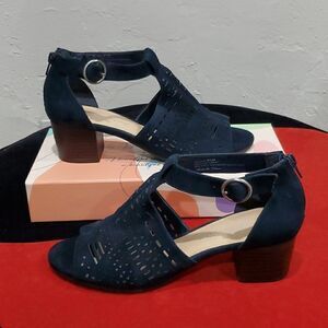 Bella Vita Laser Cut Leather Navy Blue Shoes Size 8.5